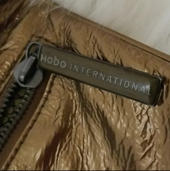 Hobo International Skyler bronze metallic leather fold-over kiss closure clutch - Picture 6 of 16